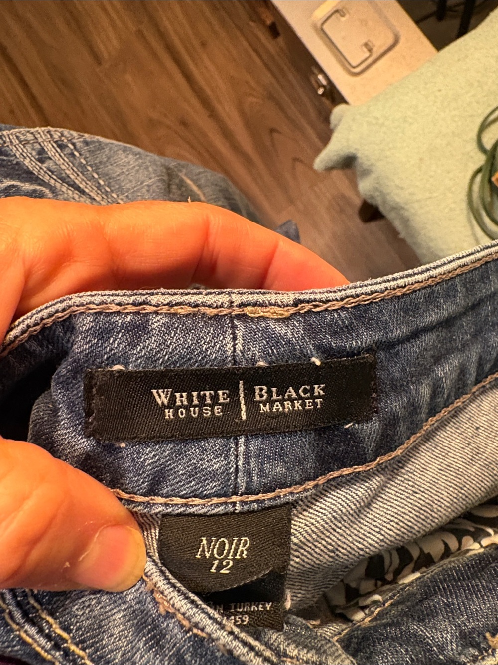 White House Black Market Women's Midwash Blue Denim Jean Shorts - Picture 3 of 3